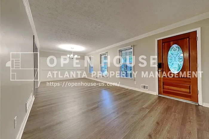 3 bed, 2.0 bath, 2071 sqft, $1,945 — Photo 3