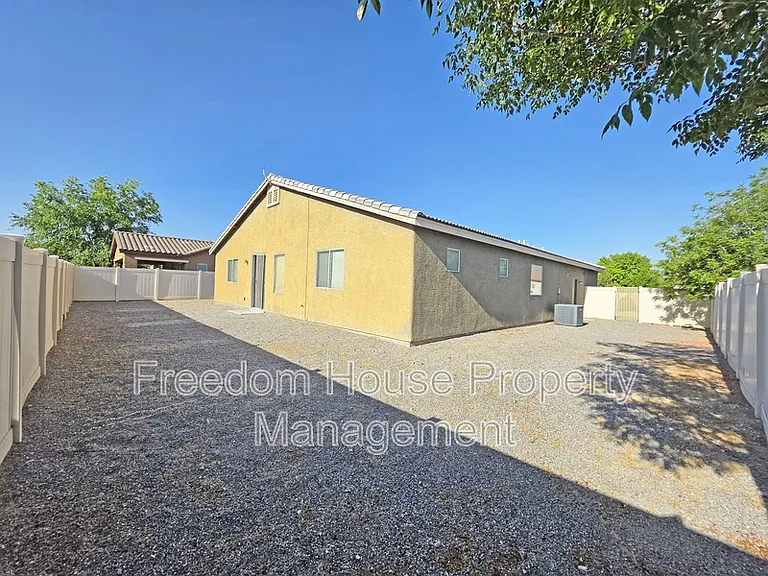 6451 Goodale St — Photo 47