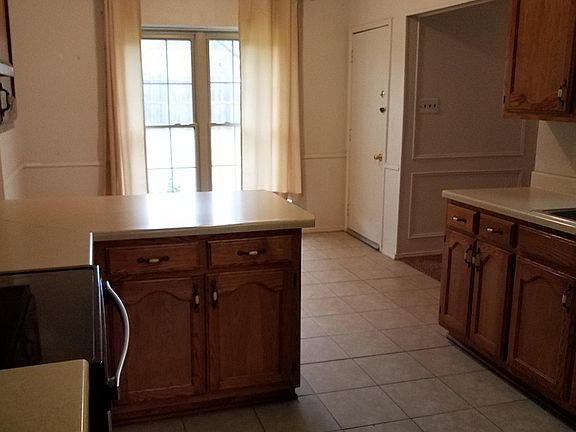 3rd image of 108 Charles St