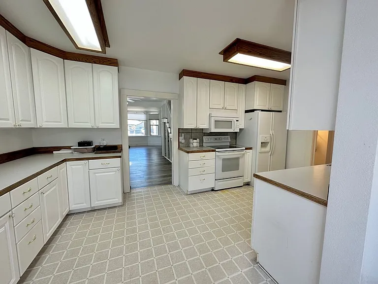 304 S Anderson St — Photo 40