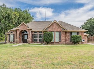 940 Herby Del Trl, Azle, TX 76020