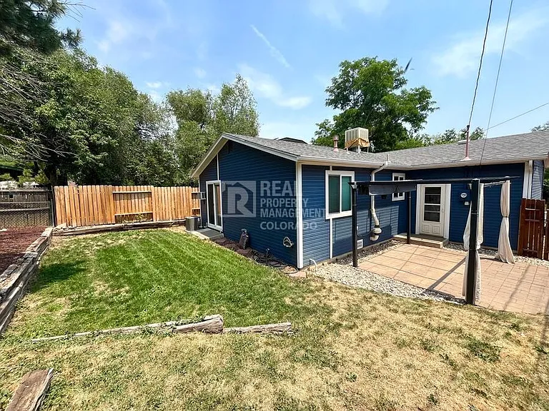 1304 Race St — Photo 15