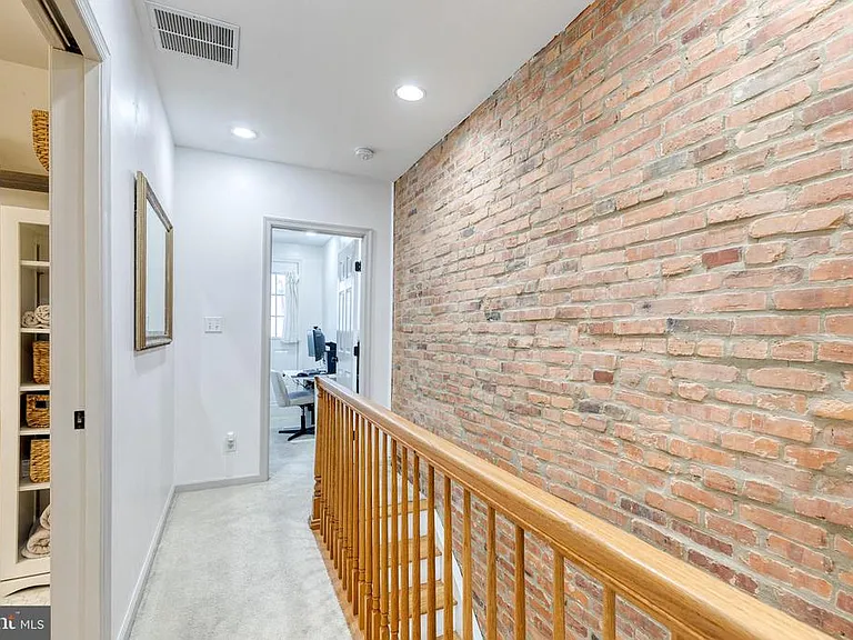 724 S Curley St — Photo 12