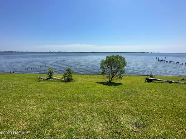 2108 Neuse Cliffs Drive, New Bern, NC 28560