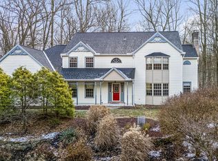 4 Hidden Pond Dr, Reading, PA 19607