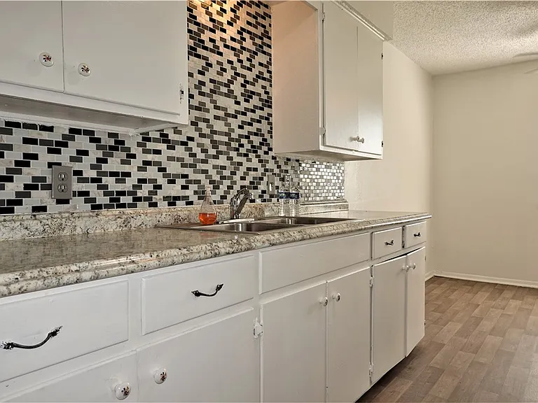 1028 Starlite Dr — Photo 9
