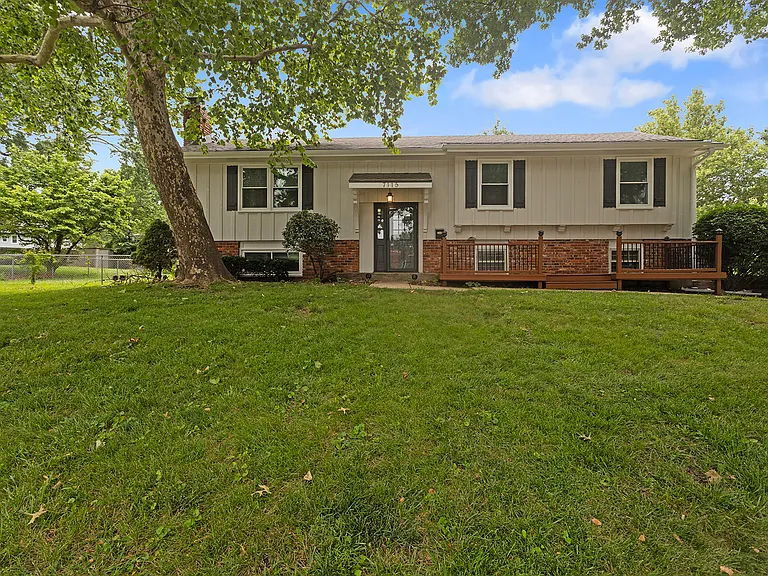 7115 Robin Ln — Photo 1
