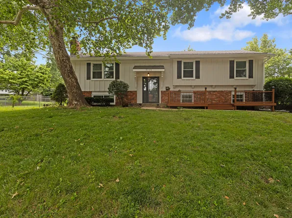 7115 Robin Ln, Shawnee, KS 66203