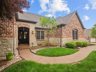 2825 Christopher Bluffs Ln, Saint Louis, MO, 63129