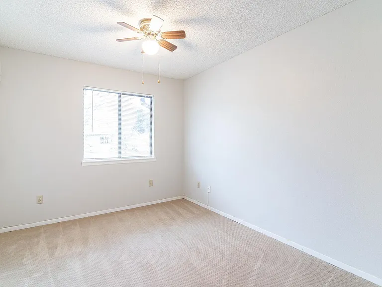3329 NE 162nd Ave — Photo 8