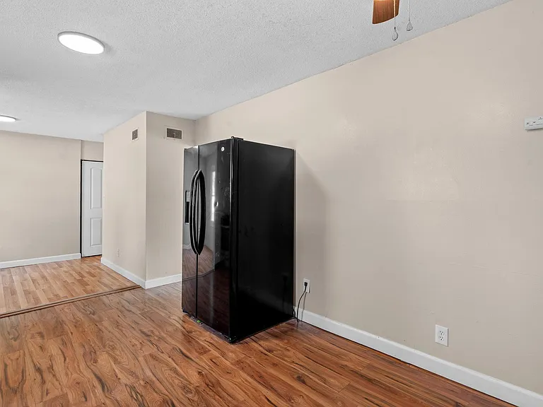 4441 Marlowe St — Photo 33