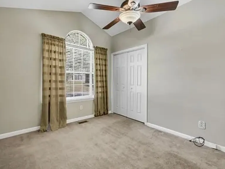 910 Sweet Thorne Rd — Photo 11