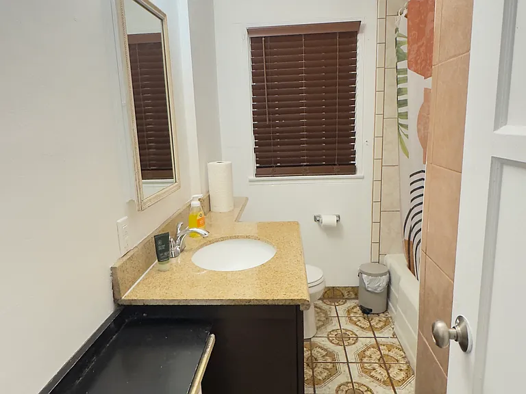 878 Warren Ave — Photo 27