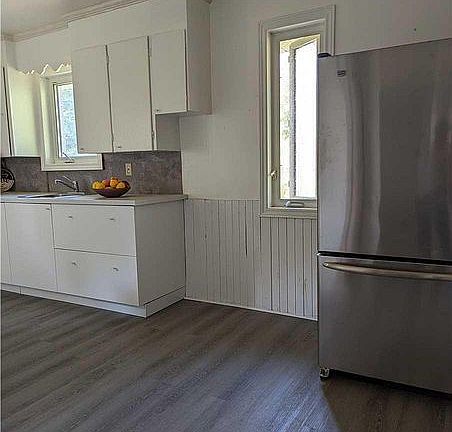 3rd image of 320 Ashbury Rd