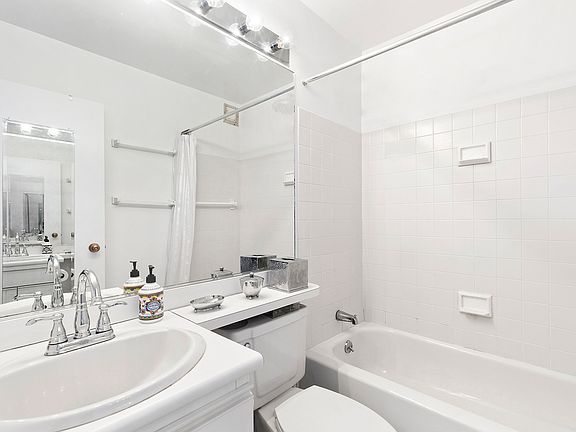 4th image of 301 Cathedral Pkwy #16B