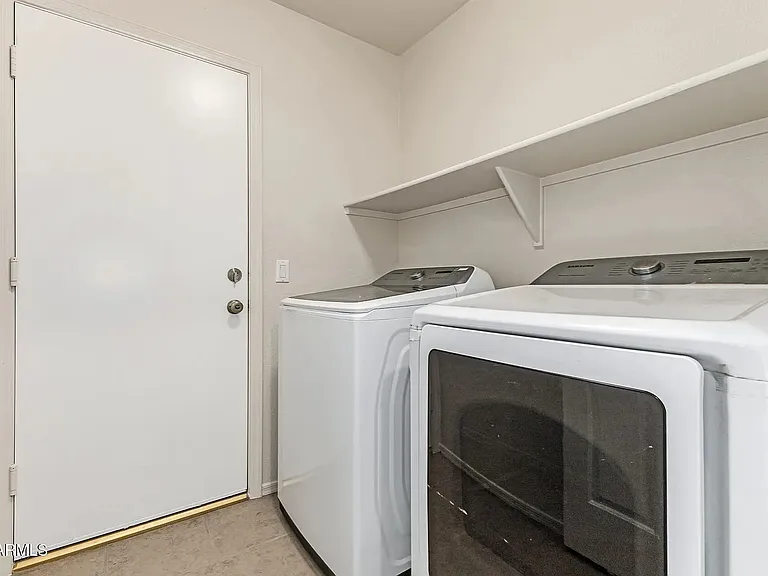 1145 E Windsor Dr — Photo 21