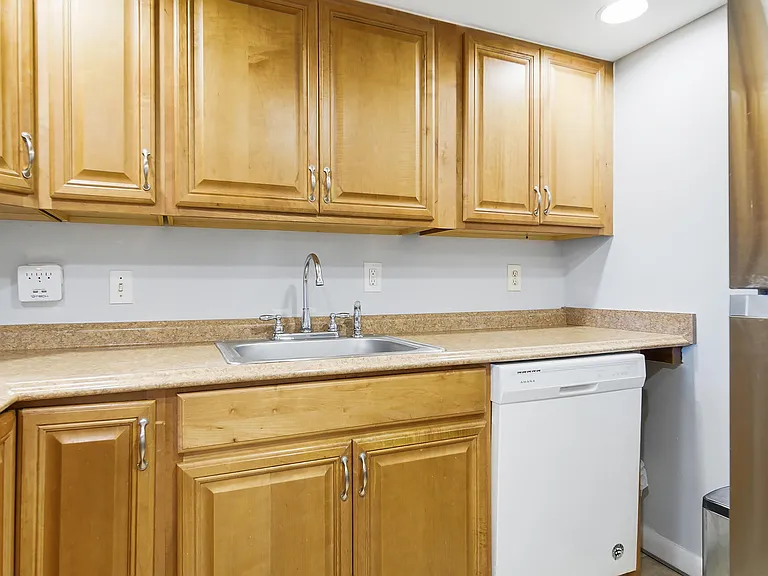 1502 S Lakeside Dr #302 — Photo 10