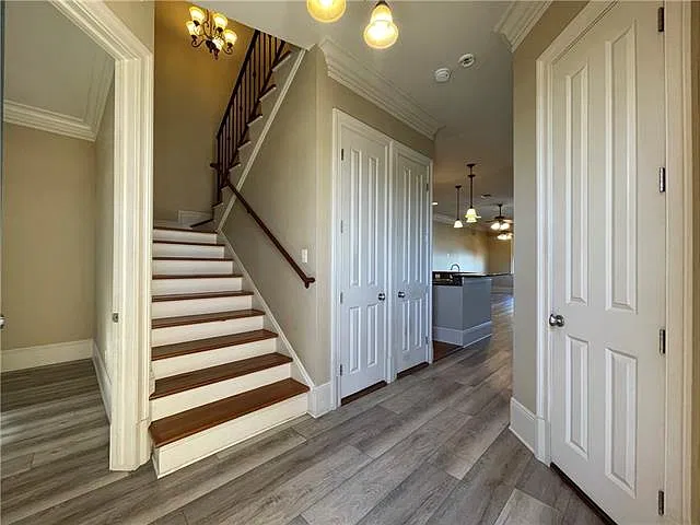4 bed, 3.0 bath, 2500 sqft, $2,800 — Photo 2