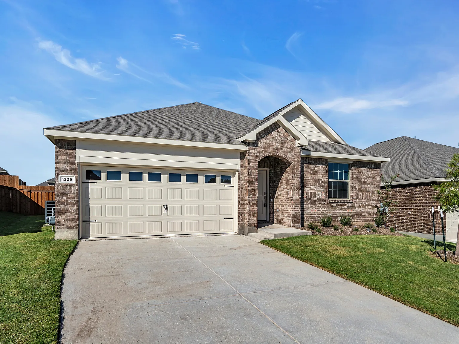 1309 Lazy Grove Dr — Photo 4