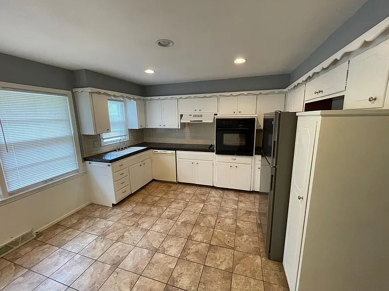 8418 Travis Ln — Photo 5