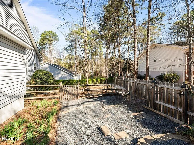 405 Spring Lake Dr — Photo 30