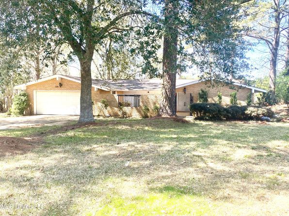 109 Swan Lake Dr, Jackson, MS 39212