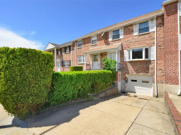 240-09 65th Ave, Douglaston, NY 11362