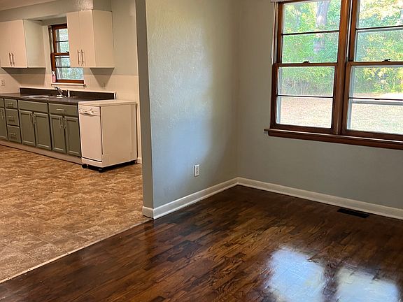 2nd image of 601 S Dixon Ave