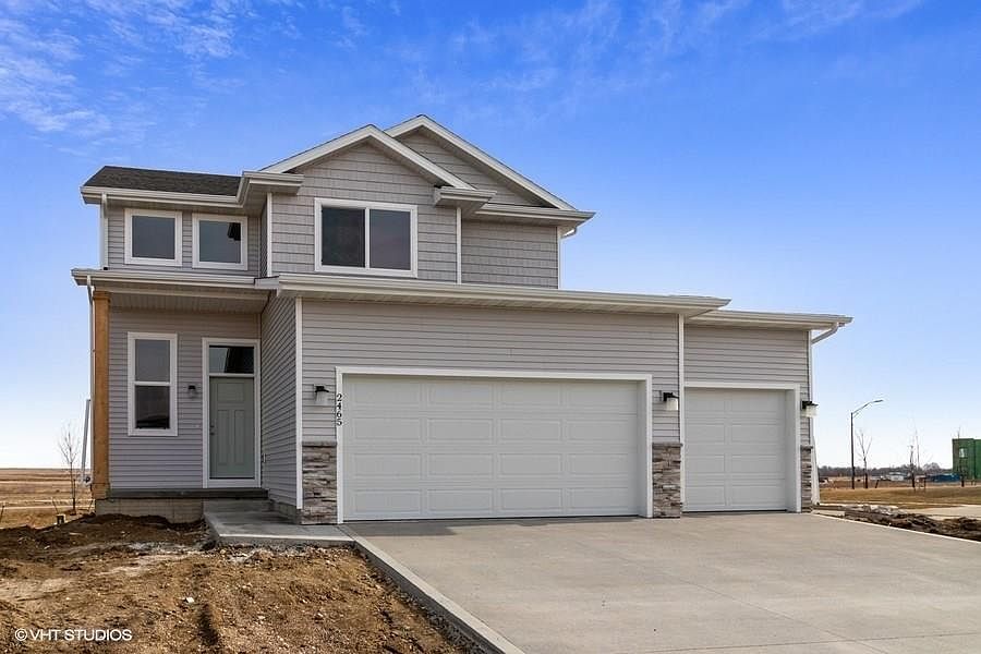 1st image of 2465 SE Sawyer Pt