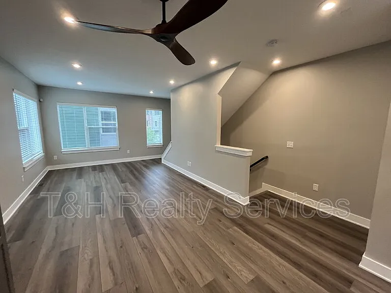 2117 Coretta Way — Photo 4