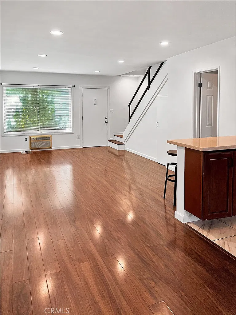 2 bed, 1.5 bath, 1000 sqft, $2,650 — Photo 2