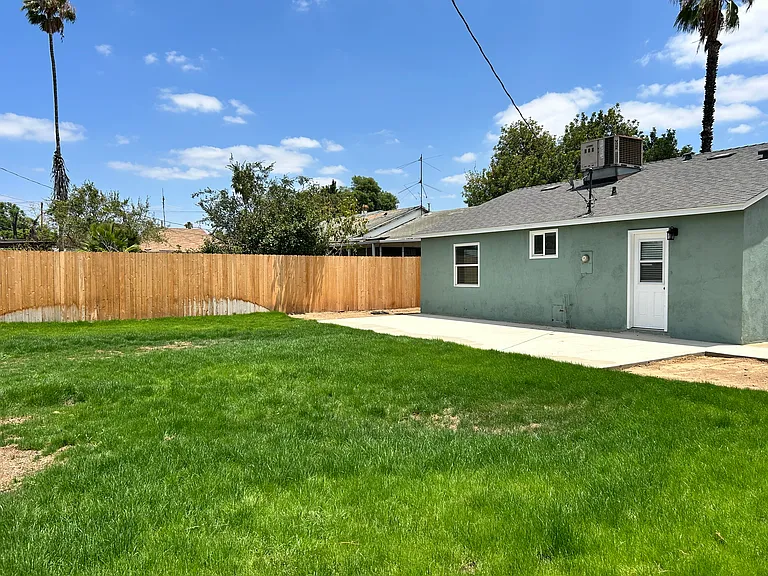 4745 Merrill Ave — Photo 16