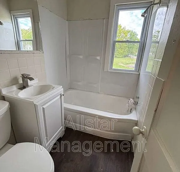 944 S Central Dr — Photo 8