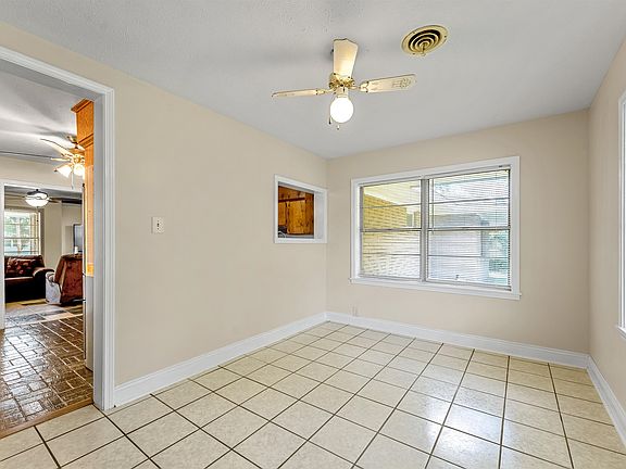 5th image of 410 Washington St