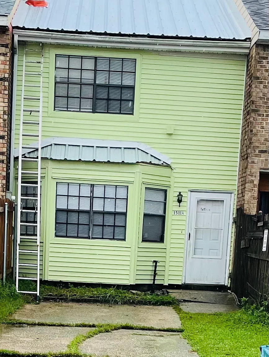 BRAND NEW METAL ROOF.FRONT VIEW .