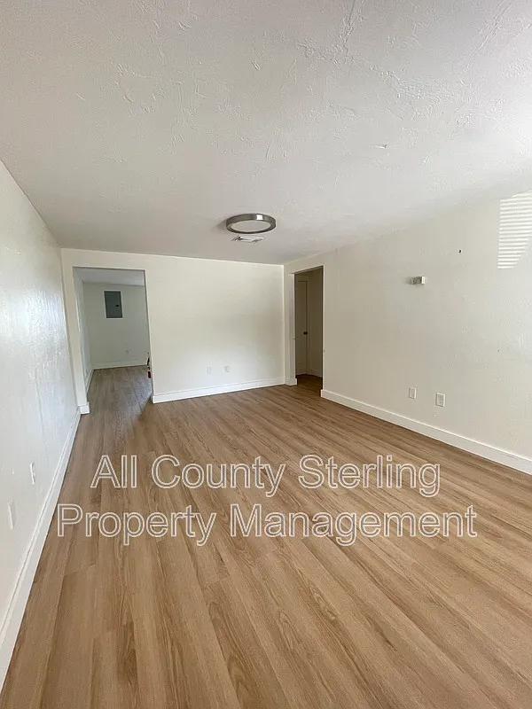 2 bed, 1.0 bath, 716 sqft, $895 — Photo 2