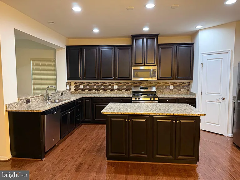 25707 Bishop Grove Ter — Photo 4