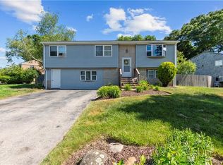 30 Longfellow Dr, Coventry, RI 02816