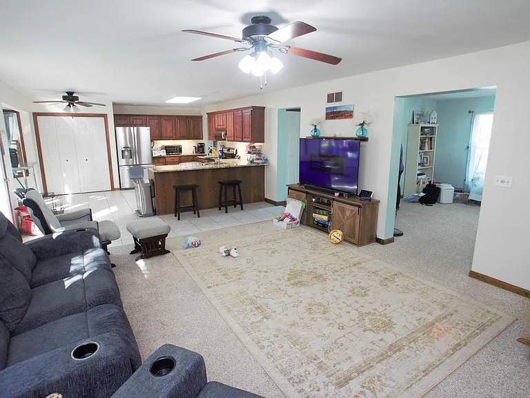 98 Thorndale Cir — Photo 19