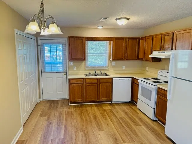 2 bed, $900 — Photo 3