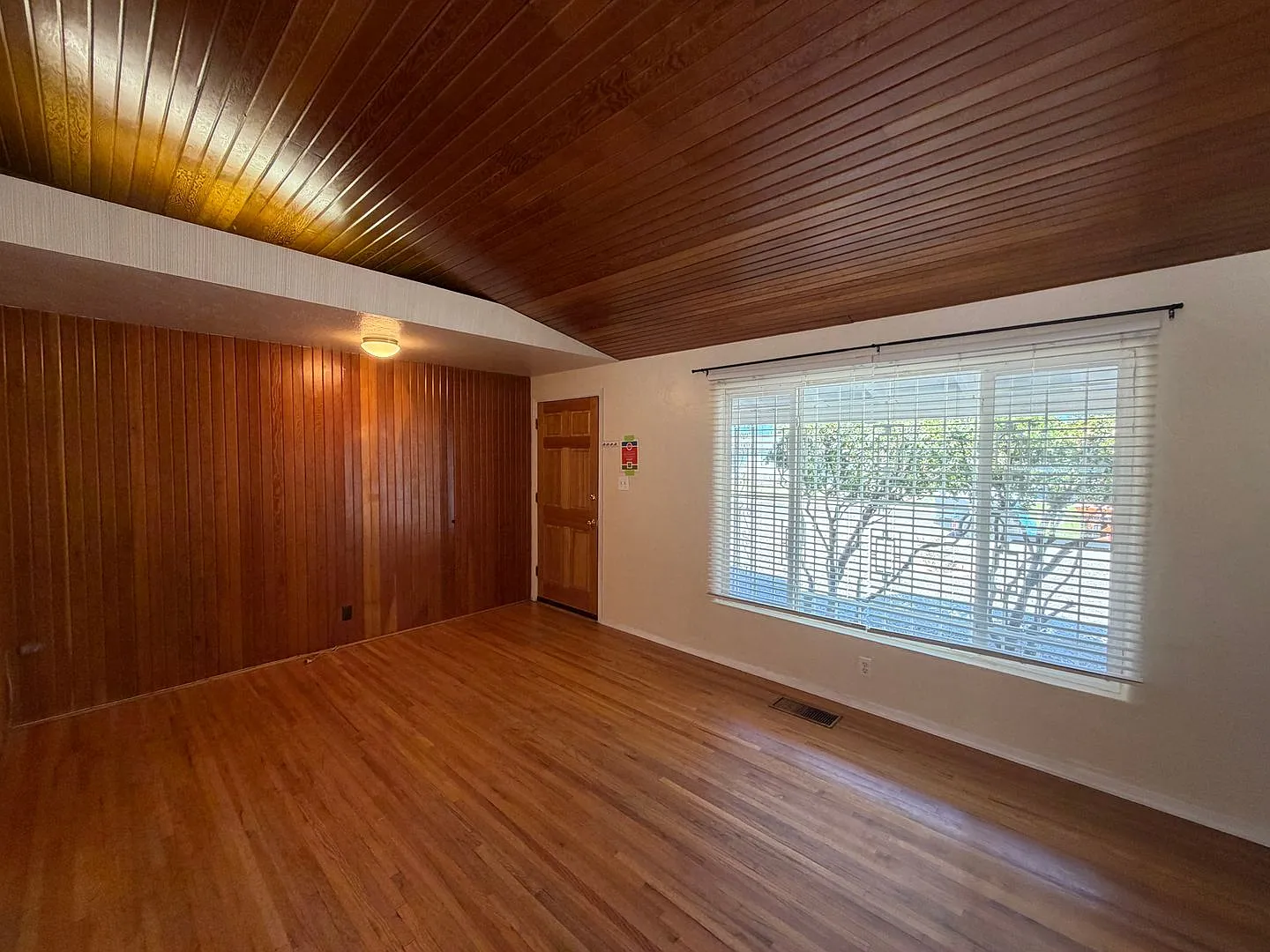3 Bedroom Single Story Home Available Near San Mateo Blvd NE & Candelaria Rd NE! — Photo 4