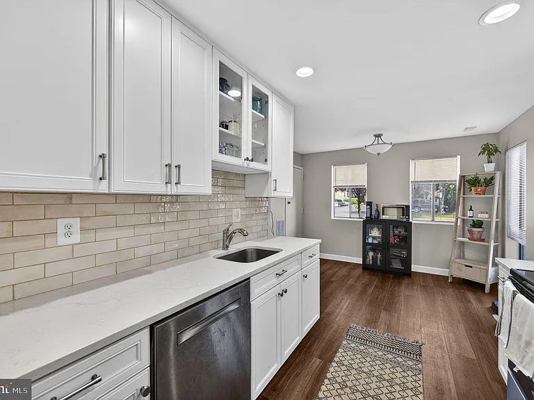 517 Florida Ave #T4 — Photo 13