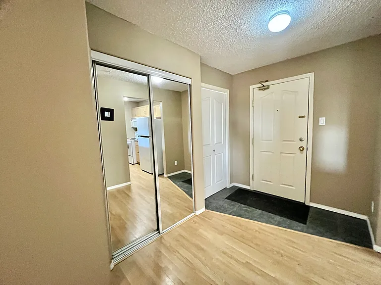 200 Richard St #437 — Photo 3