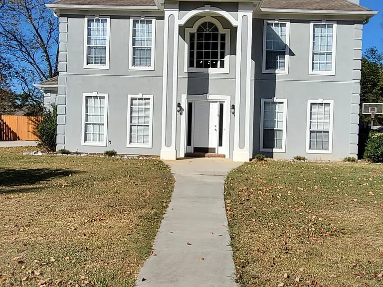 1118 Amberley Woods Dr — Photo 1