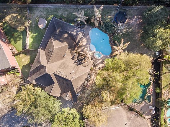 4th image of 15403 Mustang Bend Cir