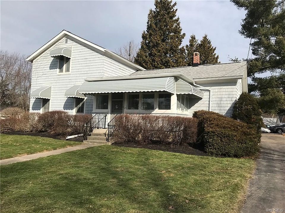 1st image of 132 E Main St