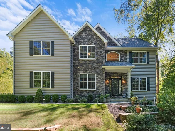 4 Morningside Dr, Yardley, PA 19067