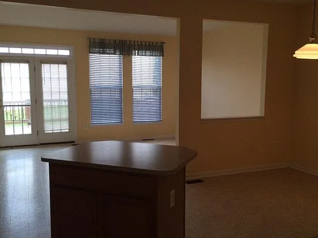 3 bed, 2.5 bath, 2700 sqft, $3,300 — Photo 3