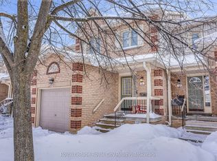 302 College Ave W #44, Guelph, ON N1G 4T6