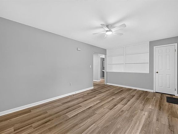 3rd image of 40 Thurston Dr